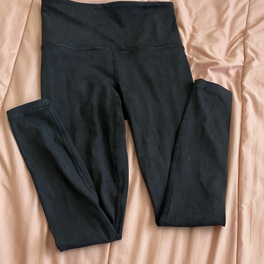 Black High-Waisted Leggings with Back Pocket